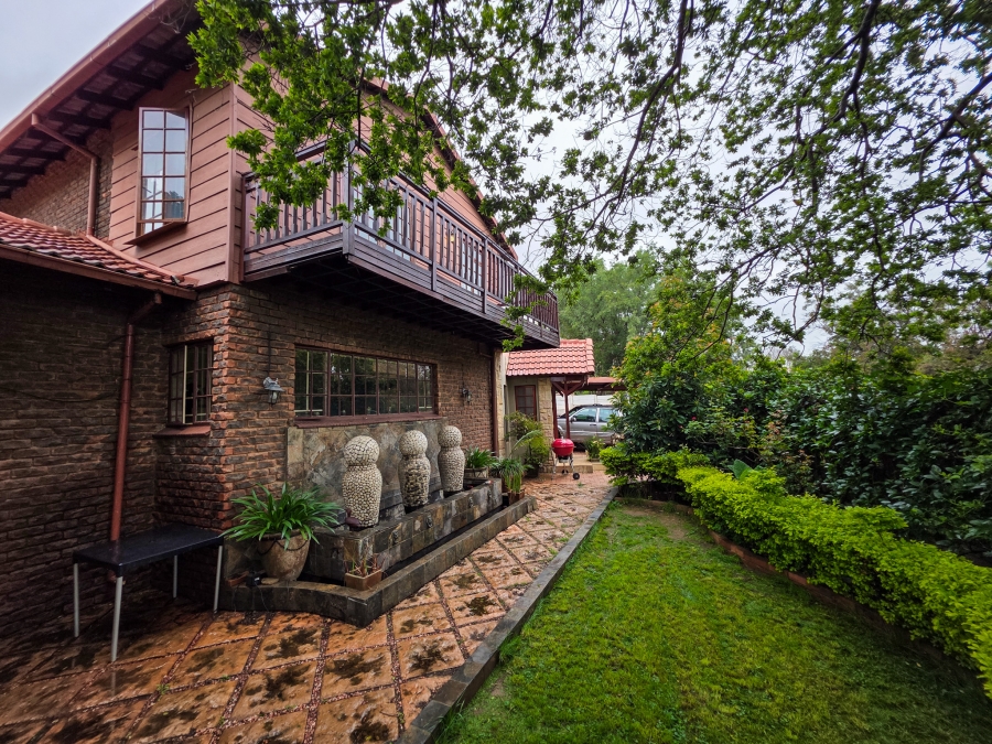 4 Bedroom Property for Sale in Garsfontein Gauteng