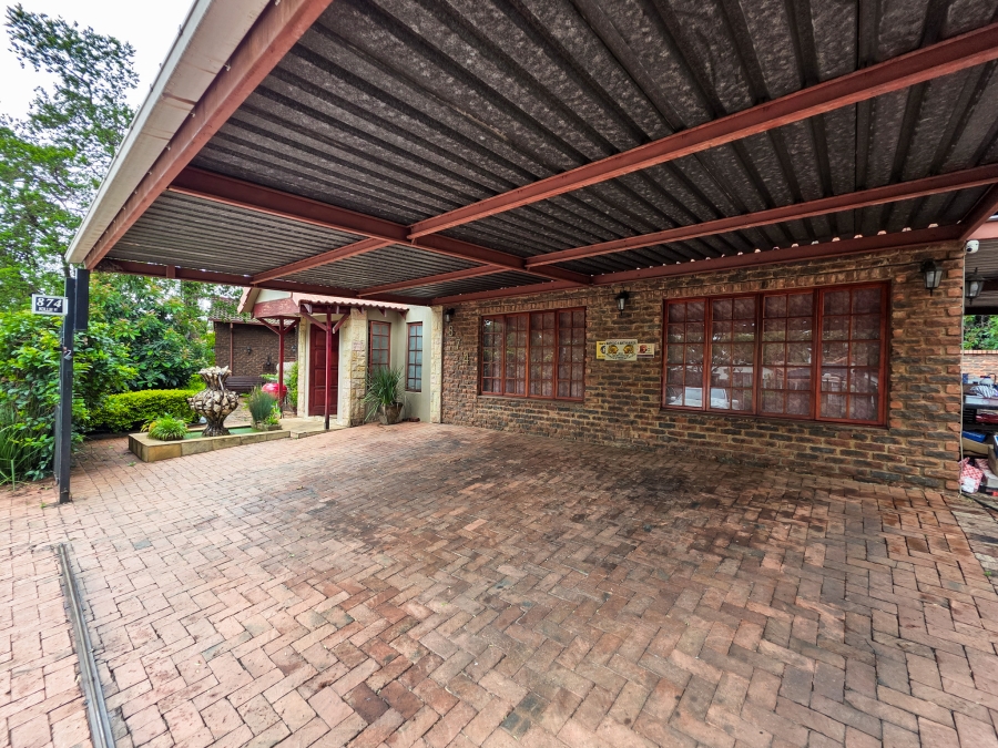 4 Bedroom Property for Sale in Garsfontein Gauteng
