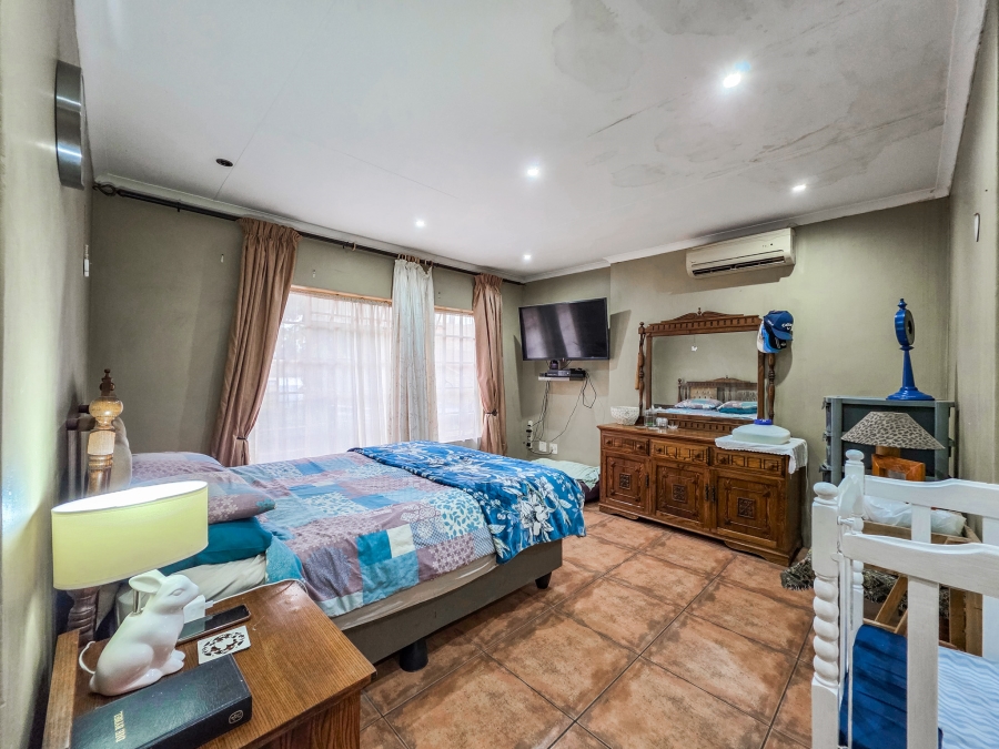 4 Bedroom Property for Sale in Garsfontein Gauteng