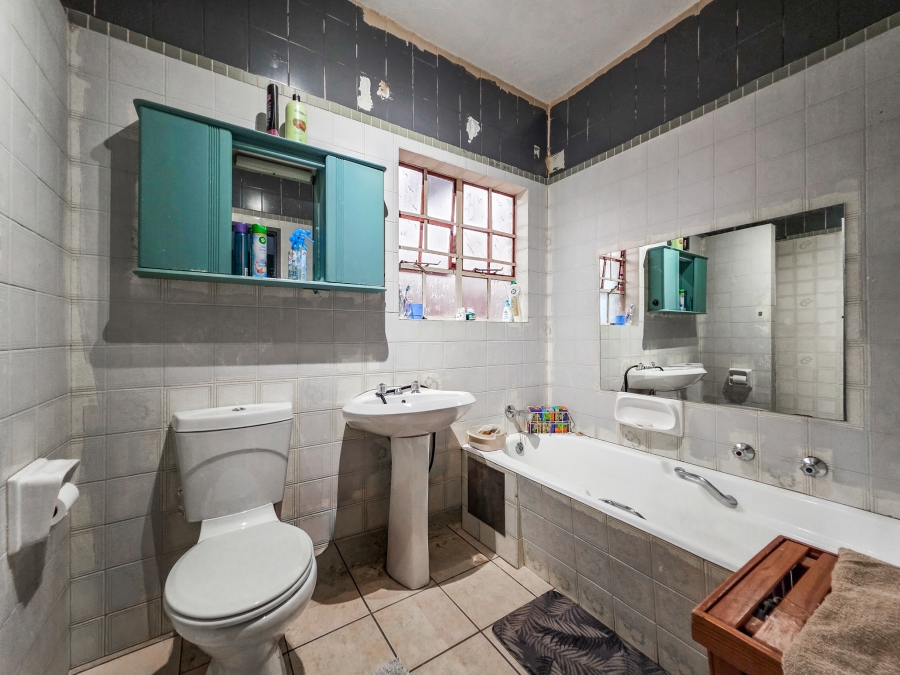 4 Bedroom Property for Sale in Garsfontein Gauteng