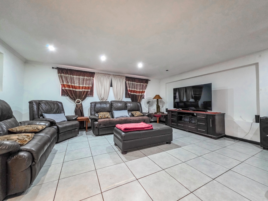 4 Bedroom Property for Sale in Garsfontein Gauteng