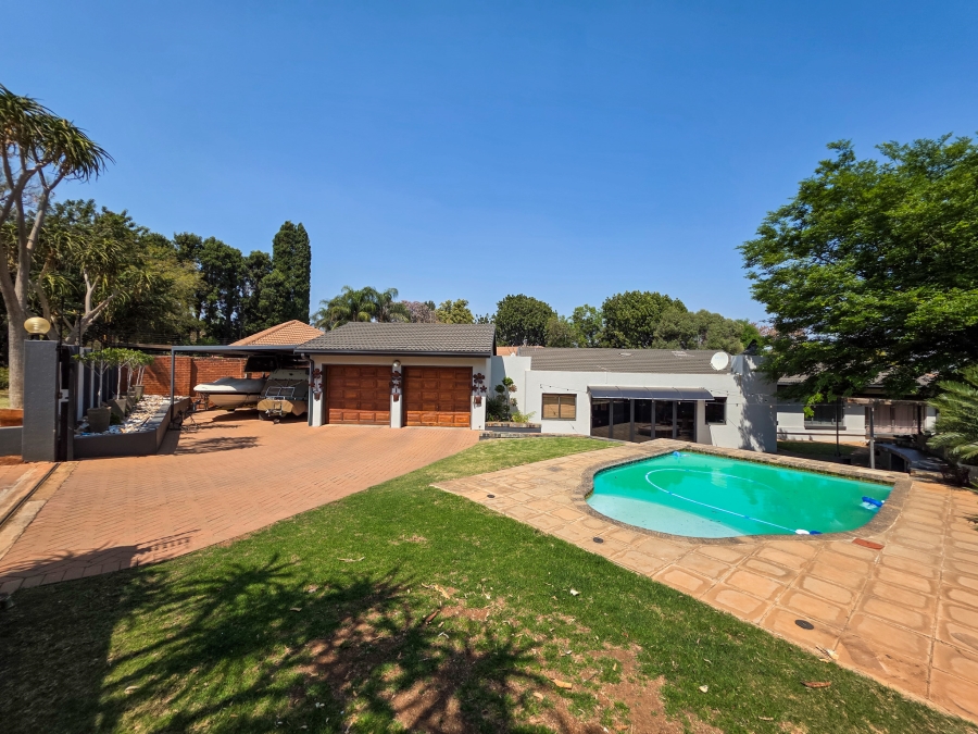 4 Bedroom Property for Sale in Faerie Glen Gauteng