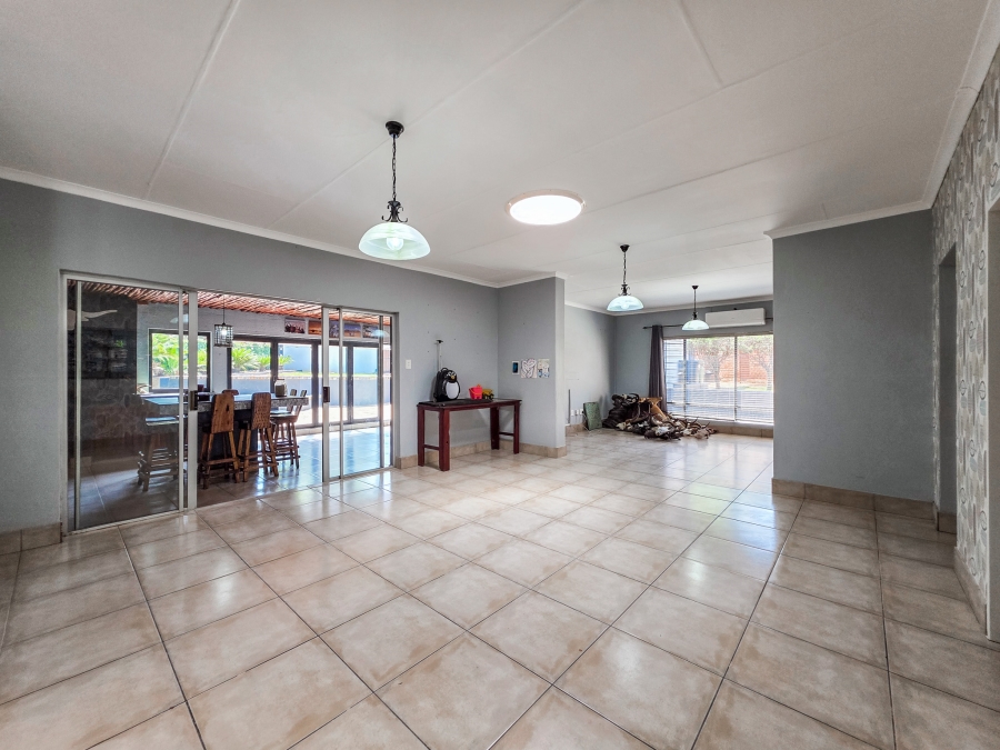 4 Bedroom Property for Sale in Faerie Glen Gauteng