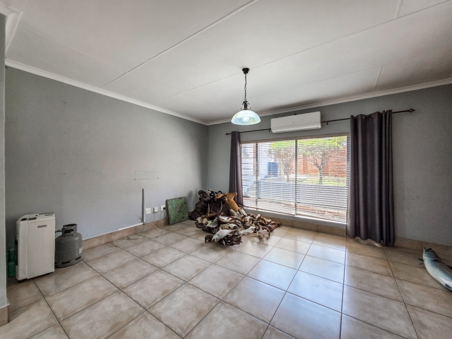 4 Bedroom Property for Sale in Faerie Glen Gauteng