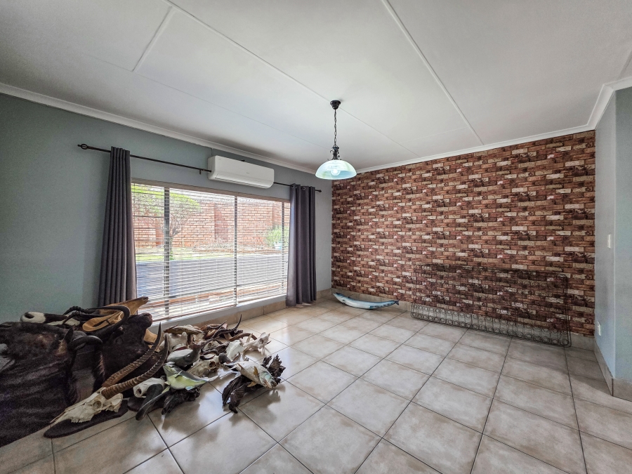 4 Bedroom Property for Sale in Faerie Glen Gauteng