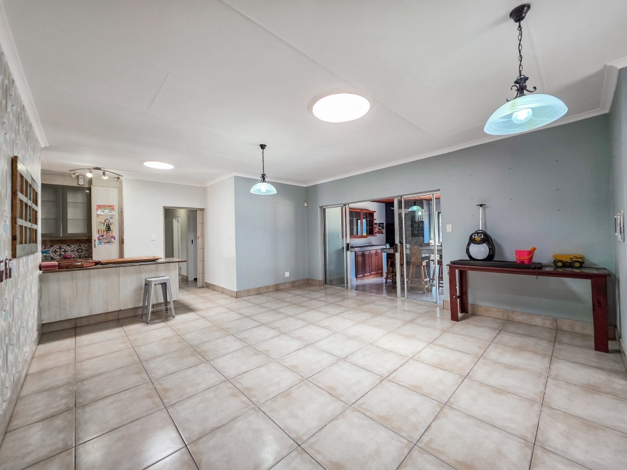 4 Bedroom Property for Sale in Faerie Glen Gauteng