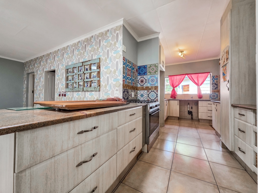 4 Bedroom Property for Sale in Faerie Glen Gauteng