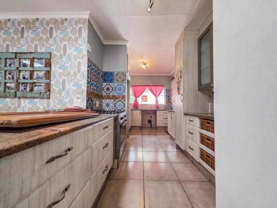 4 Bedroom Property for Sale in Faerie Glen Gauteng