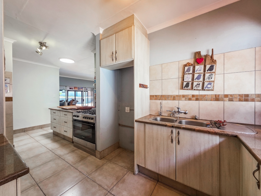 4 Bedroom Property for Sale in Faerie Glen Gauteng