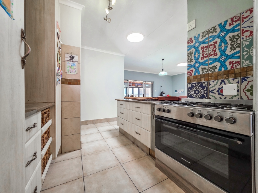 4 Bedroom Property for Sale in Faerie Glen Gauteng