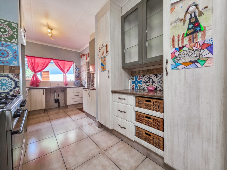 4 Bedroom Property for Sale in Faerie Glen Gauteng