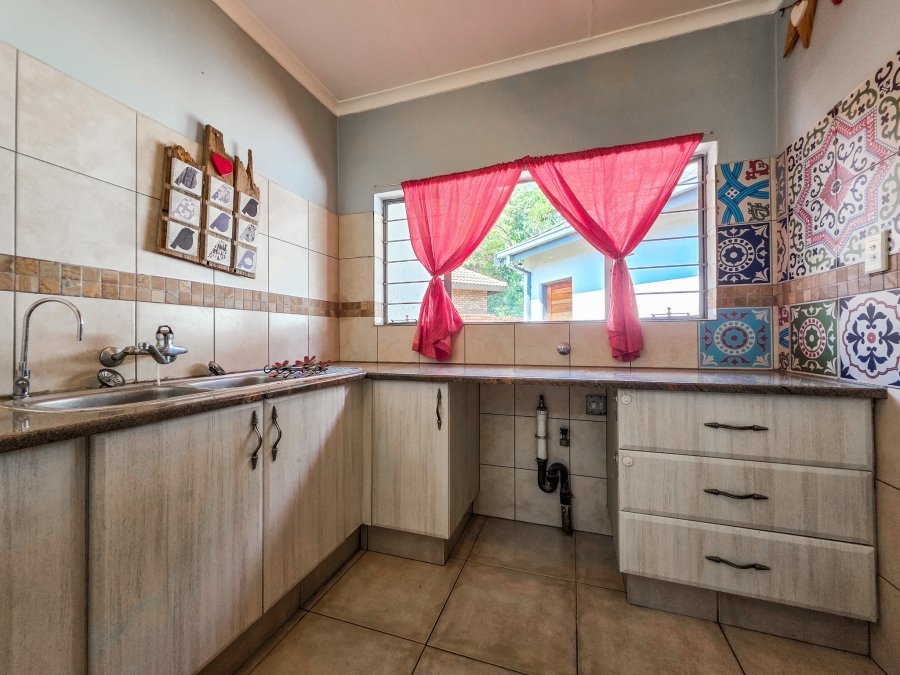 4 Bedroom Property for Sale in Faerie Glen Gauteng