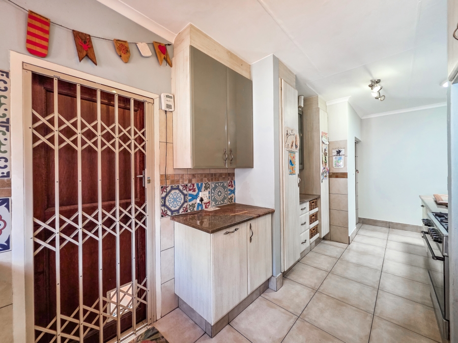 4 Bedroom Property for Sale in Faerie Glen Gauteng