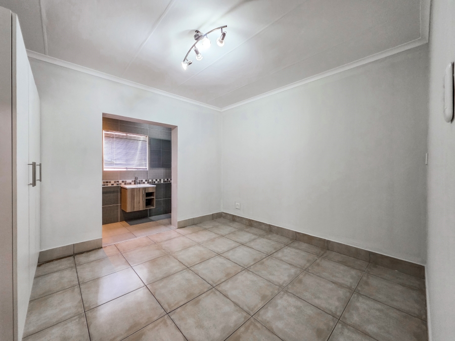 4 Bedroom Property for Sale in Faerie Glen Gauteng