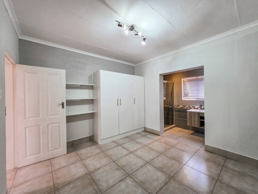 4 Bedroom Property for Sale in Faerie Glen Gauteng