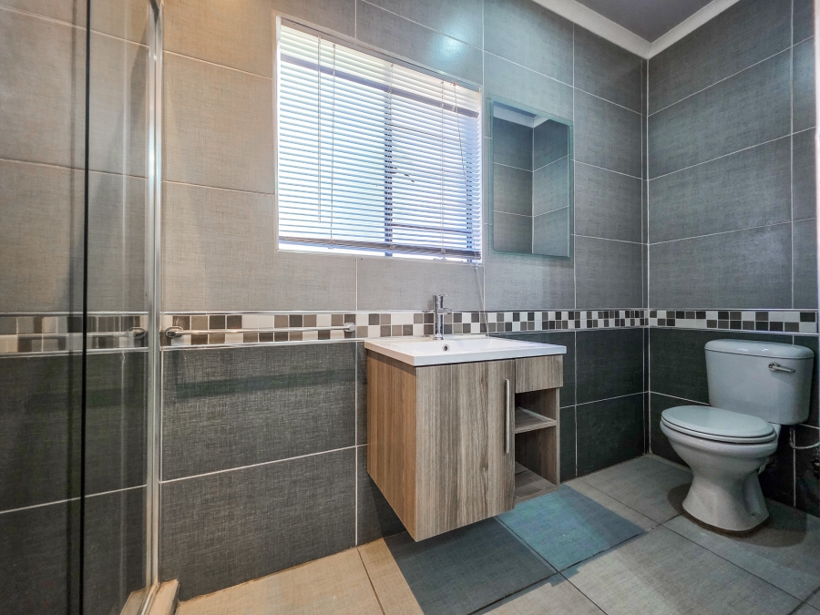 4 Bedroom Property for Sale in Faerie Glen Gauteng