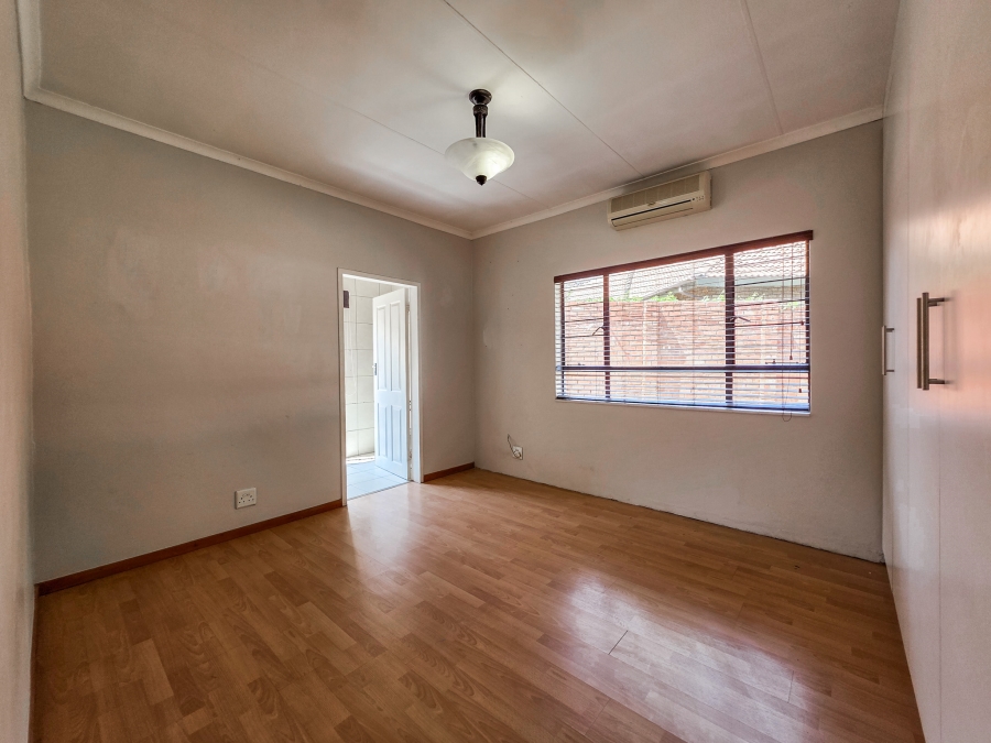 4 Bedroom Property for Sale in Faerie Glen Gauteng