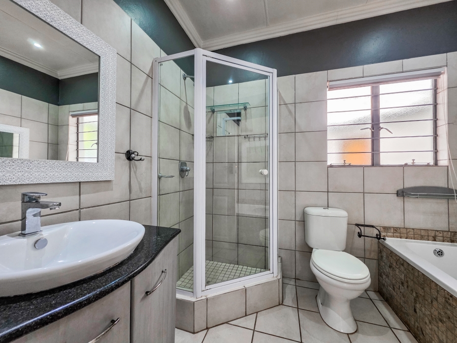 4 Bedroom Property for Sale in Faerie Glen Gauteng