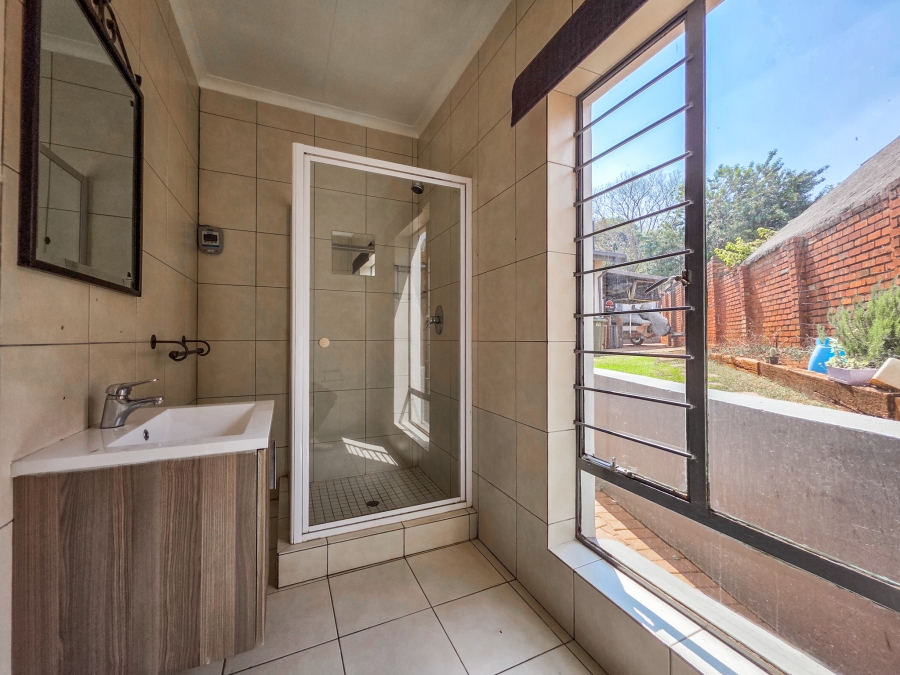 4 Bedroom Property for Sale in Faerie Glen Gauteng