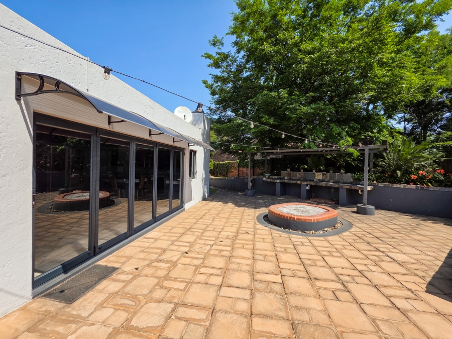 4 Bedroom Property for Sale in Faerie Glen Gauteng