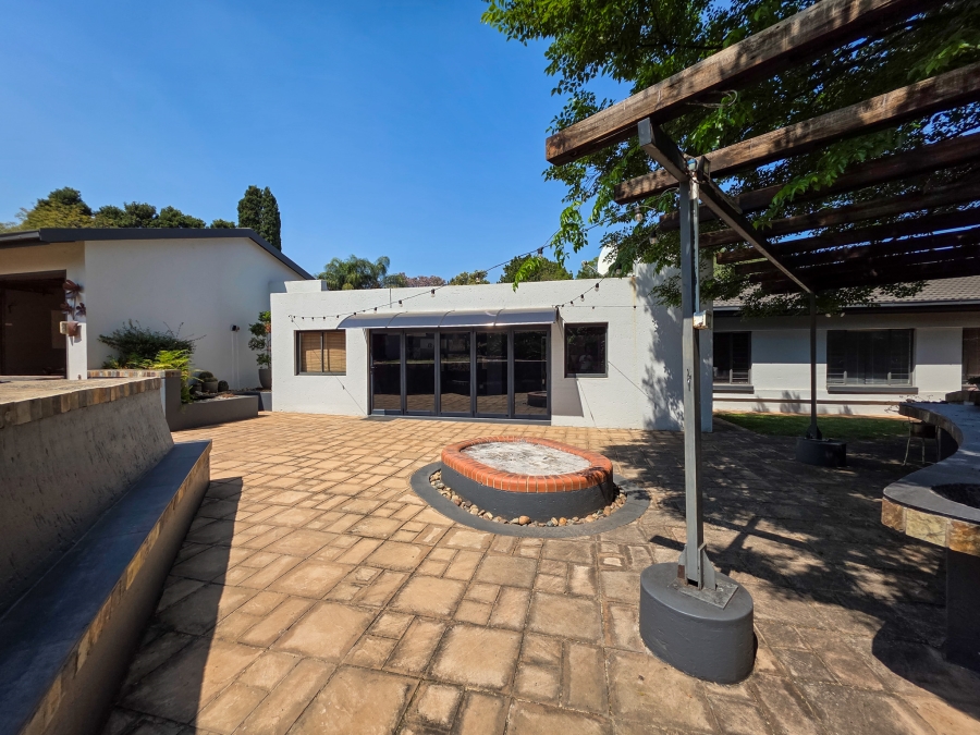 4 Bedroom Property for Sale in Faerie Glen Gauteng