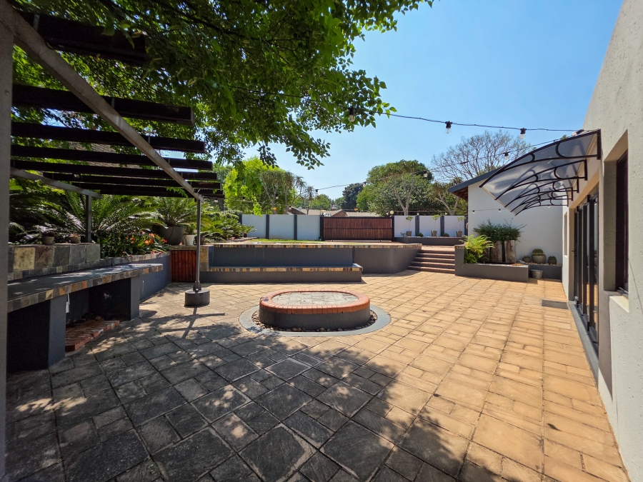 4 Bedroom Property for Sale in Faerie Glen Gauteng