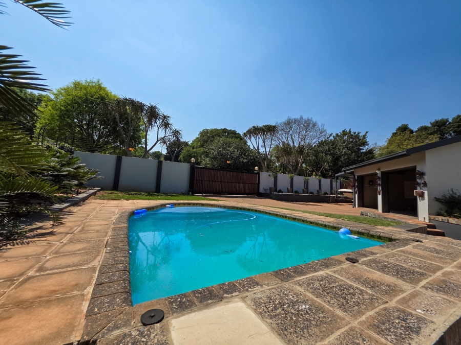 4 Bedroom Property for Sale in Faerie Glen Gauteng
