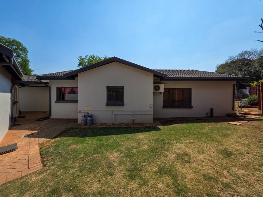 4 Bedroom Property for Sale in Faerie Glen Gauteng