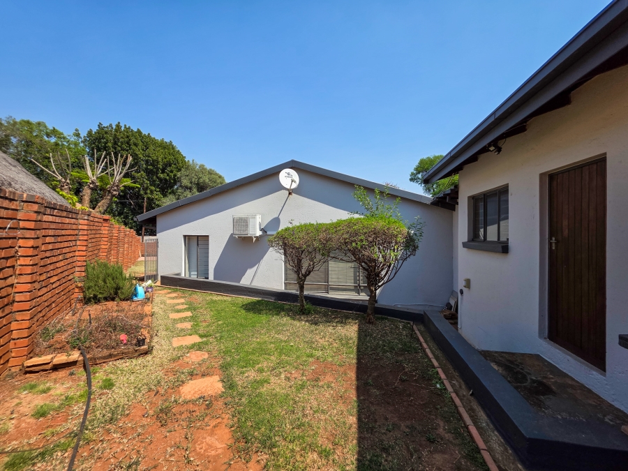 4 Bedroom Property for Sale in Faerie Glen Gauteng