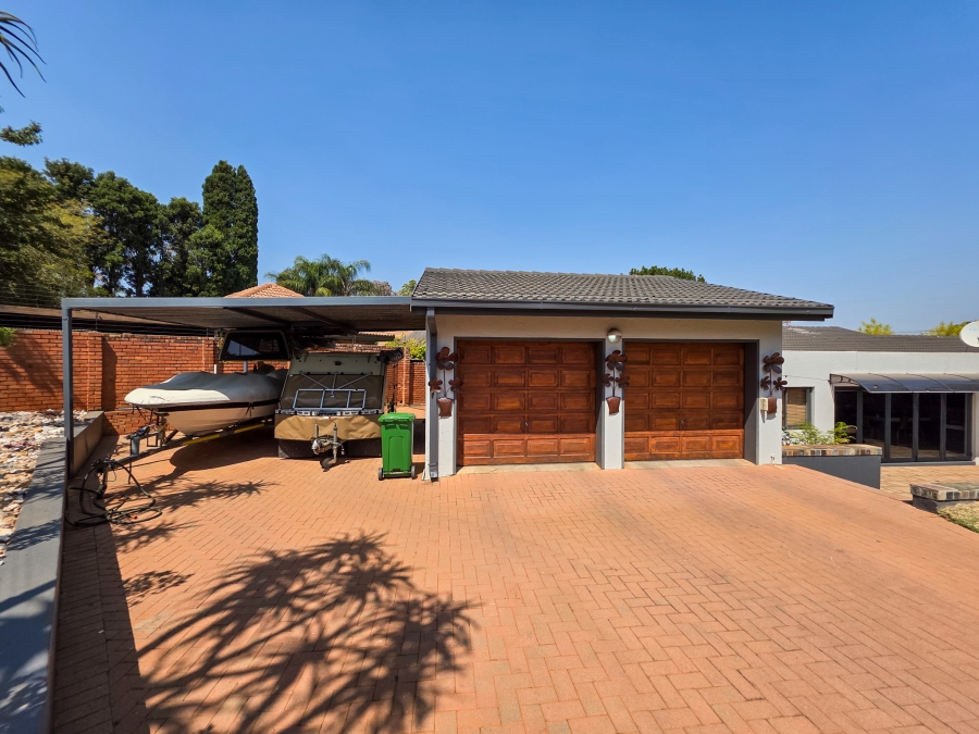 4 Bedroom Property for Sale in Faerie Glen Gauteng