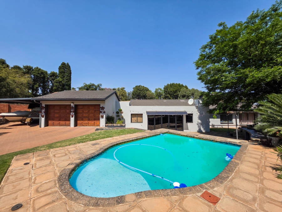 4 Bedroom Property for Sale in Faerie Glen Gauteng