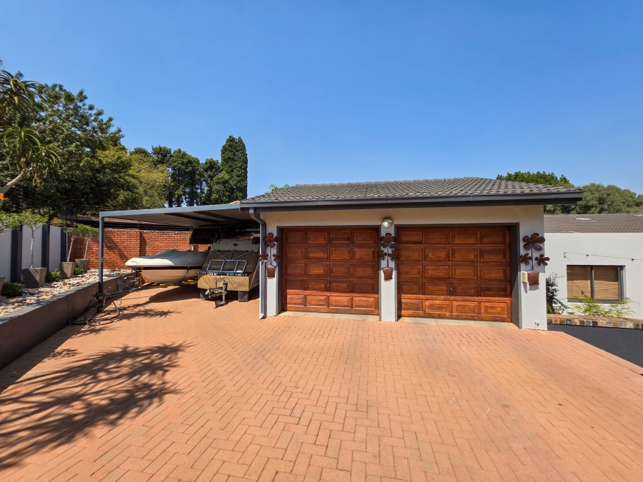 4 Bedroom Property for Sale in Faerie Glen Gauteng