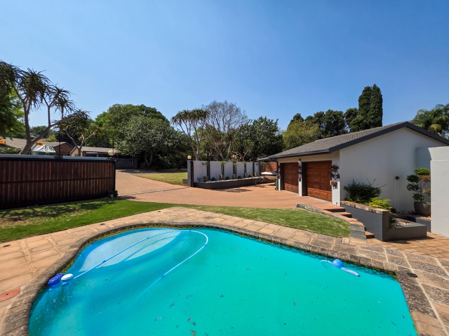 4 Bedroom Property for Sale in Faerie Glen Gauteng