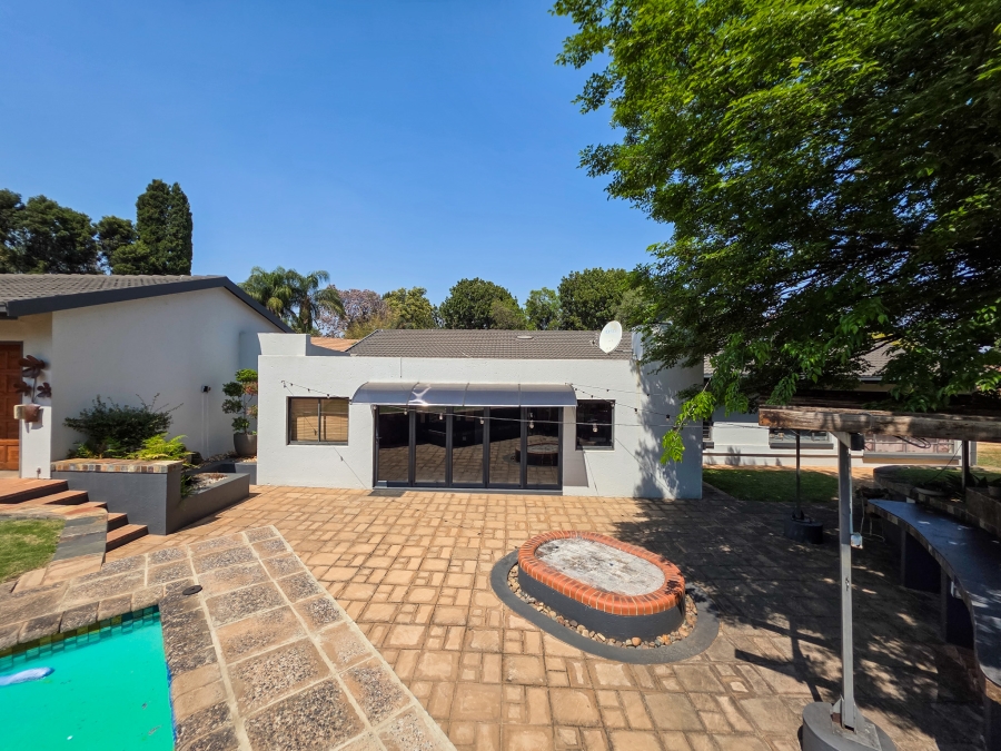 4 Bedroom Property for Sale in Faerie Glen Gauteng