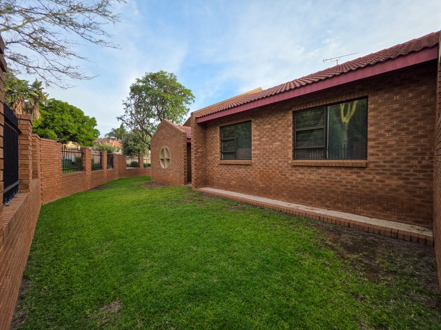 4 Bedroom Property for Sale in Faerie Glen Gauteng