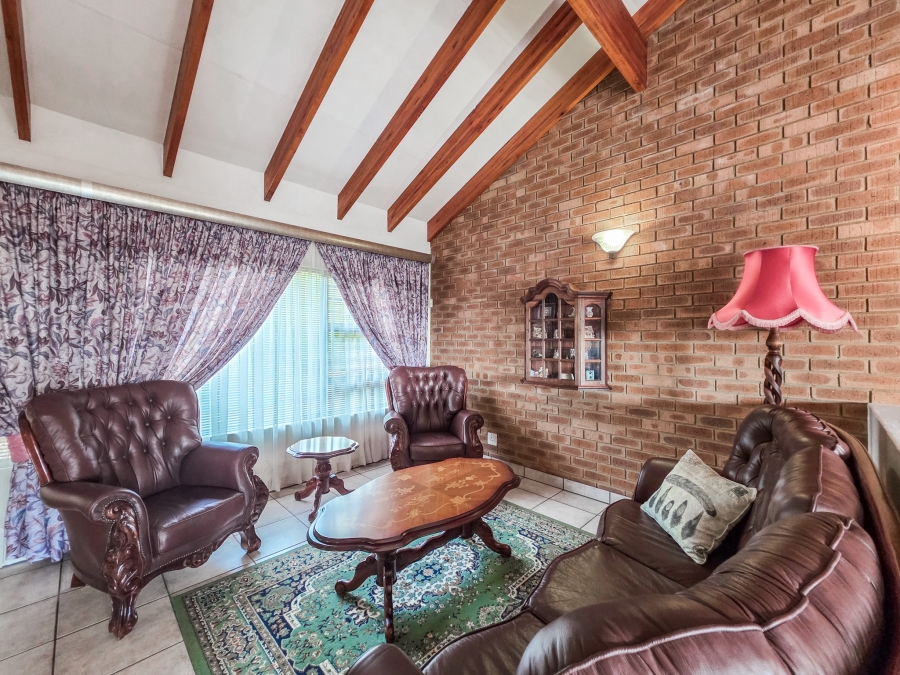 4 Bedroom Property for Sale in Faerie Glen Gauteng