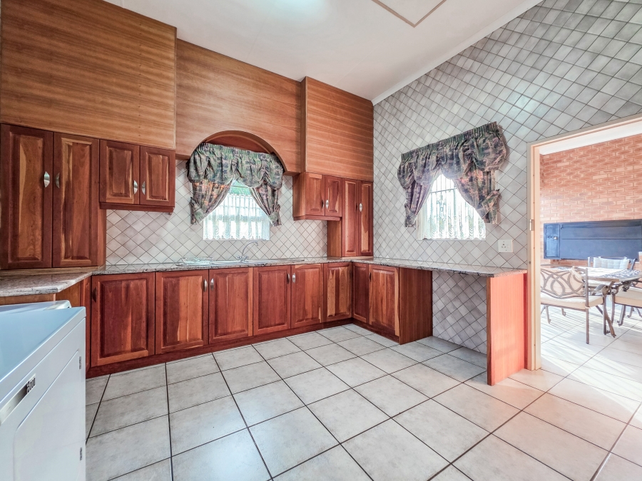 4 Bedroom Property for Sale in Faerie Glen Gauteng