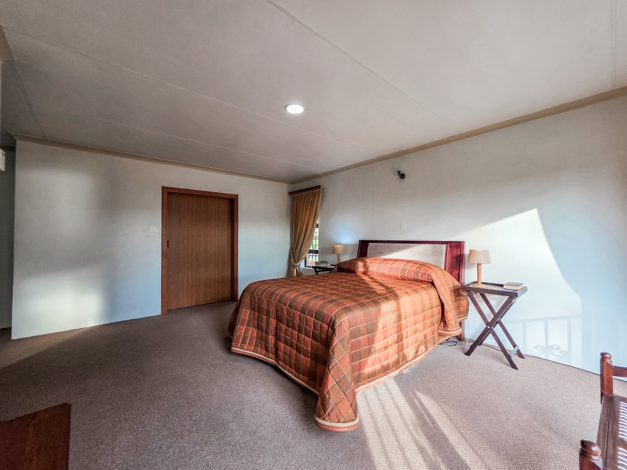 4 Bedroom Property for Sale in Faerie Glen Gauteng