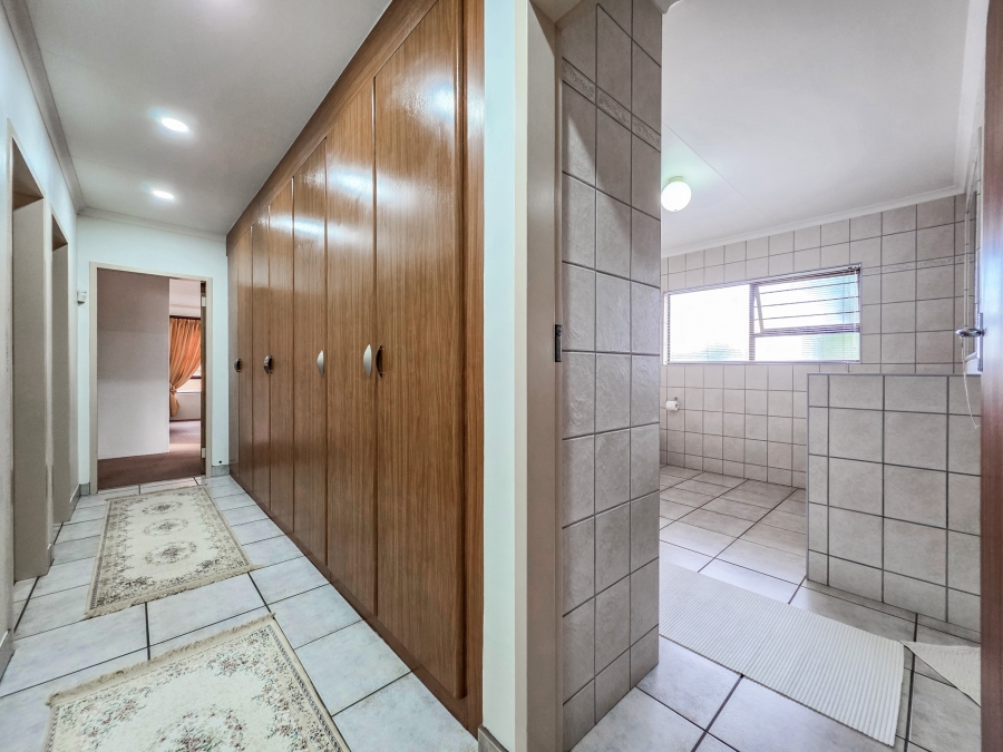 4 Bedroom Property for Sale in Faerie Glen Gauteng