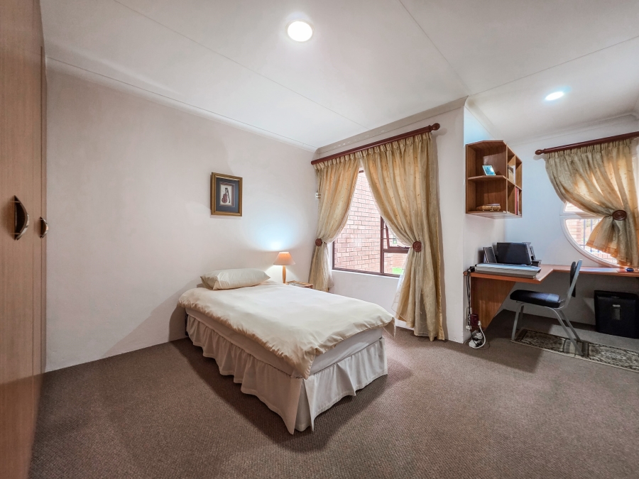 4 Bedroom Property for Sale in Faerie Glen Gauteng