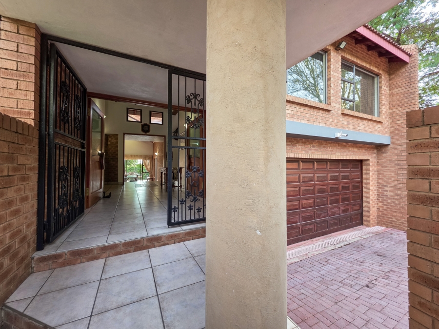 4 Bedroom Property for Sale in Faerie Glen Gauteng