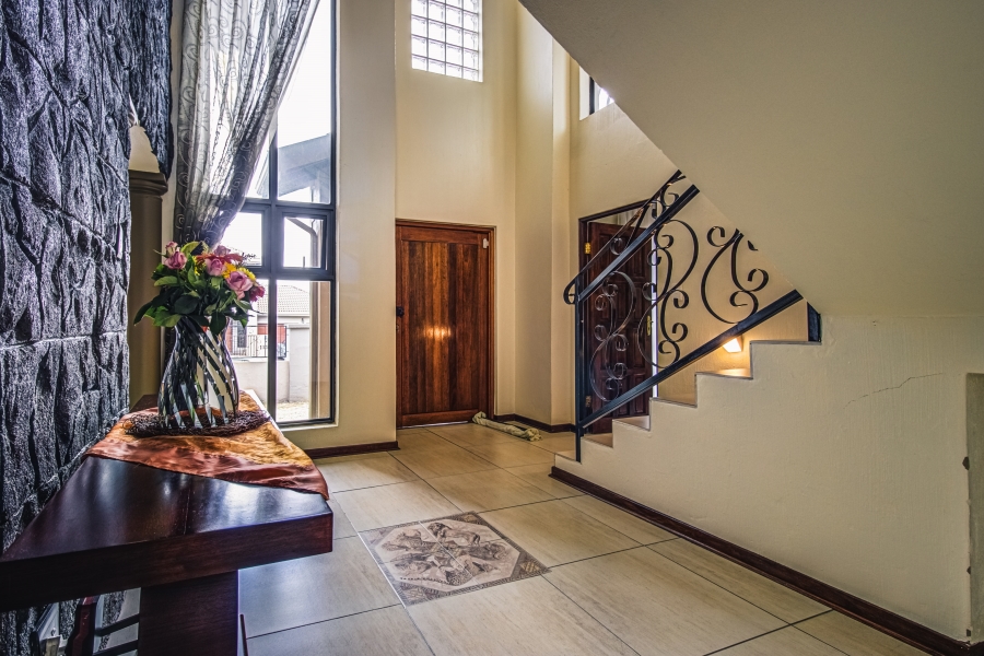 4 Bedroom Property for Sale in Greenstone Hill Gauteng