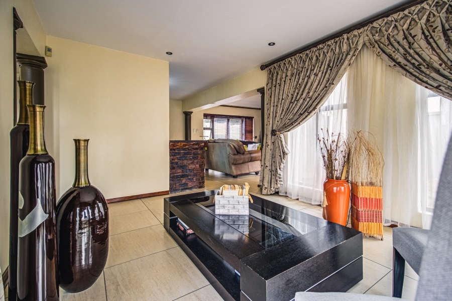 4 Bedroom Property for Sale in Greenstone Hill Gauteng