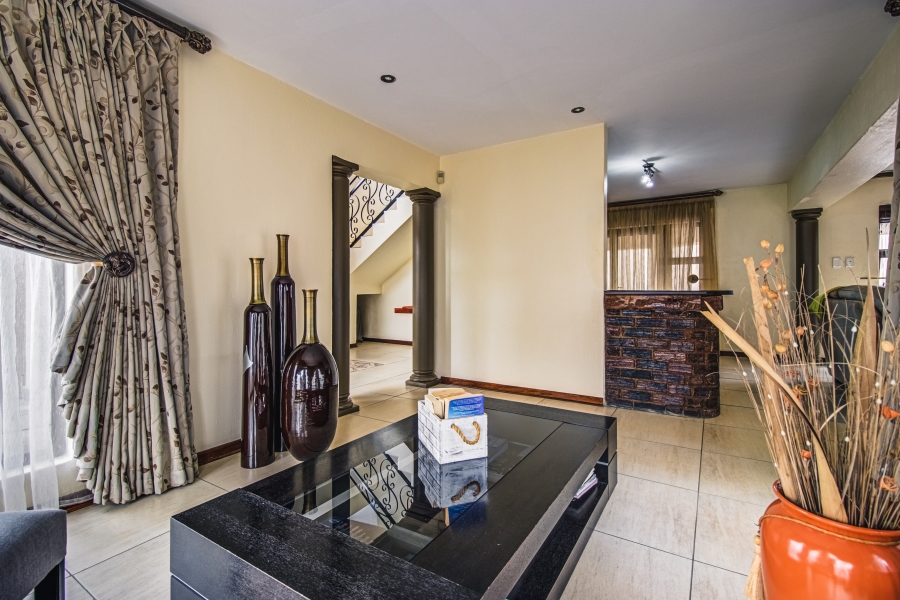 4 Bedroom Property for Sale in Greenstone Hill Gauteng