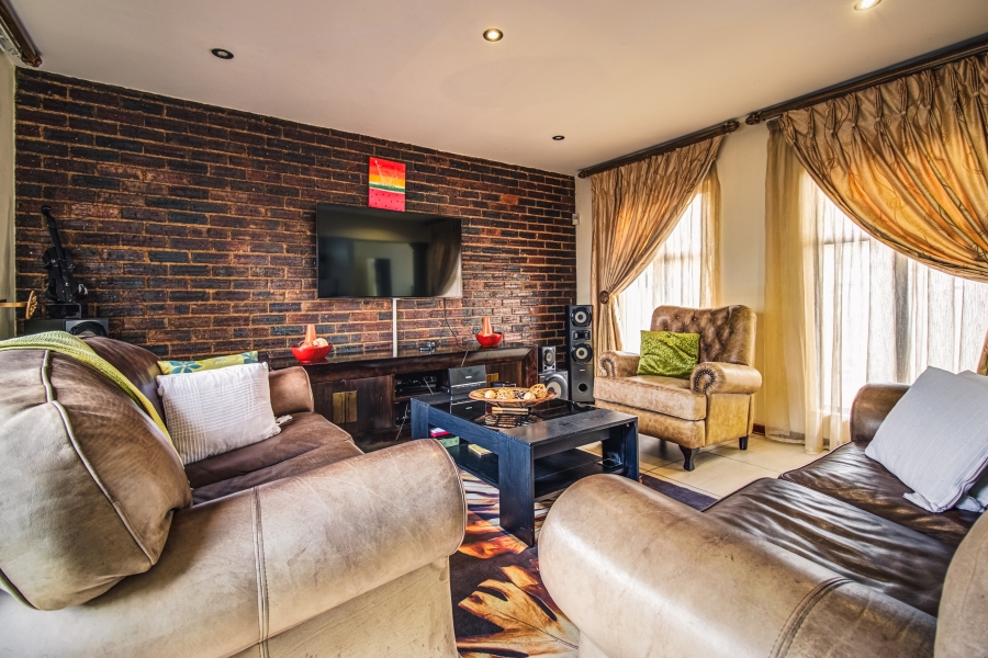 4 Bedroom Property for Sale in Greenstone Hill Gauteng