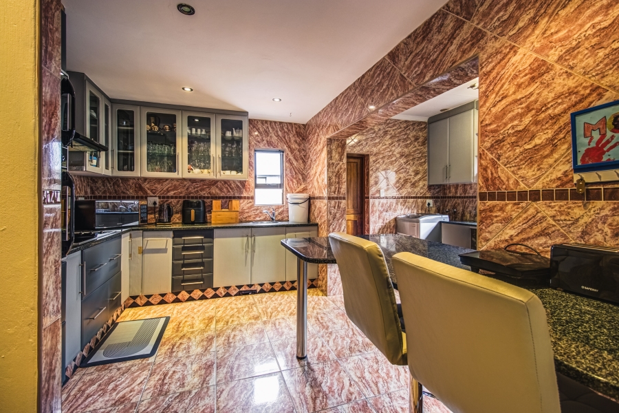 4 Bedroom Property for Sale in Greenstone Hill Gauteng