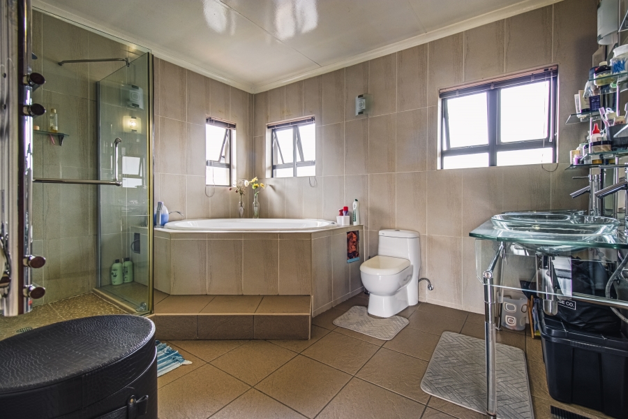 4 Bedroom Property for Sale in Greenstone Hill Gauteng