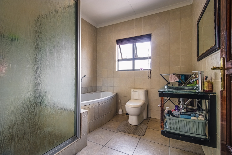 4 Bedroom Property for Sale in Greenstone Hill Gauteng