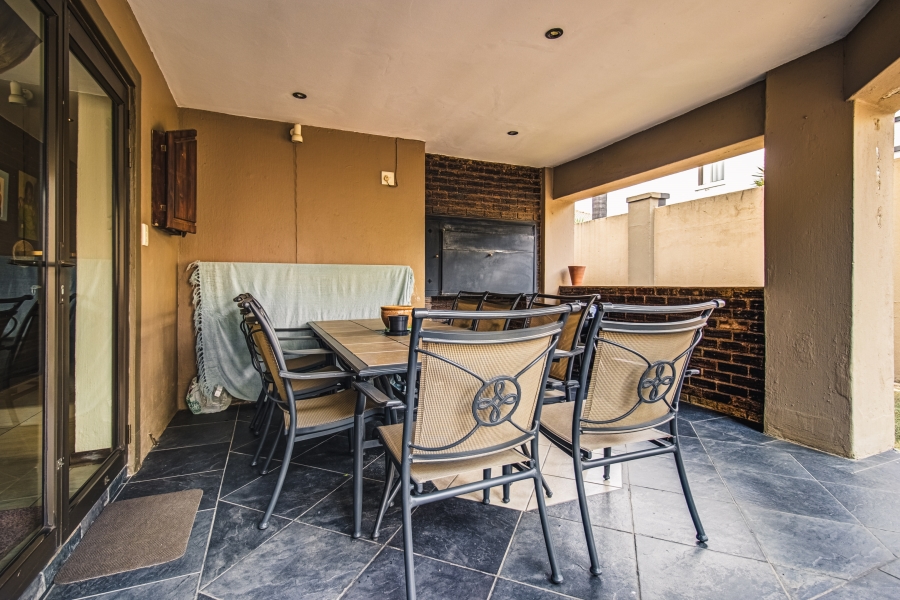 4 Bedroom Property for Sale in Greenstone Hill Gauteng