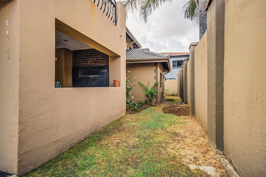 4 Bedroom Property for Sale in Greenstone Hill Gauteng